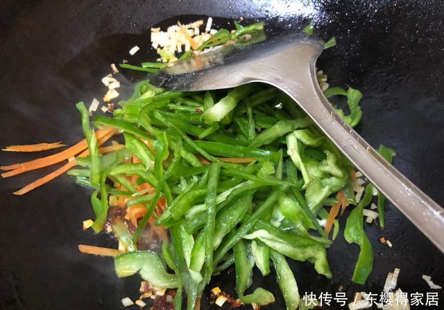 老公喜欢吃的菜,青椒和肉这样炒,天天吃也不会腻