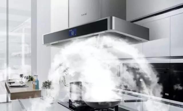 厨房中油烟难除，教你个小窍门，不开窗、不擦拭，再脏都不怕