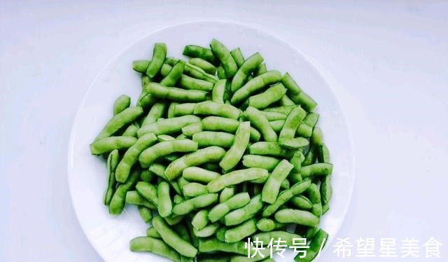 好吃|在家自己做水煮毛豆，比外面买的好吃，制作简单还有营养！