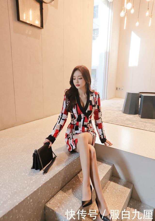 孙允珠多彩裙装，职场裙装与晚会礼裙，时尚与性感兼顾