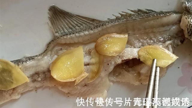 鲈鱼这样做太好吃了,肉香嫩滑,吃了几十年都没吃够,太解馋了