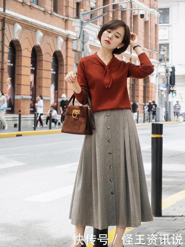 秋季穿搭,羊毛衫配百褶裙,气质减龄又优雅