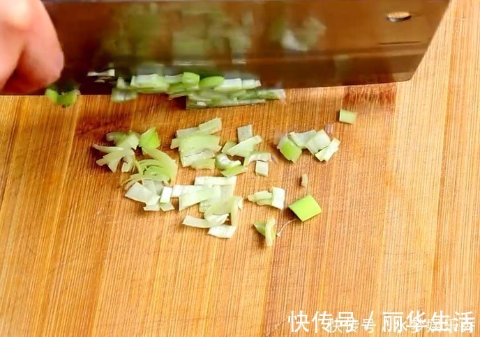 冬瓜|冬瓜便宜还营养高，今天不炒着吃了换个吃法，汤鲜味美真好喝