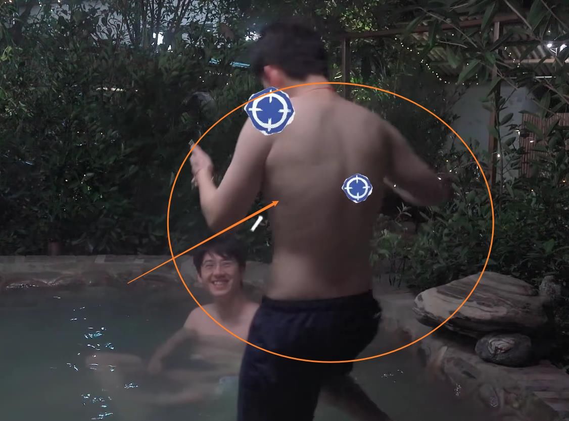 王俊凯刘昊然泡温泉，起身来不及披毛巾，暴露男明星真实身材管理