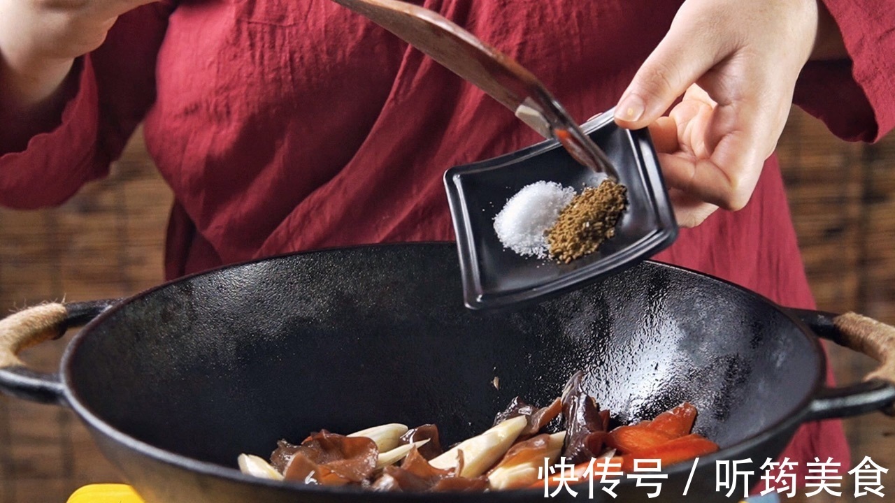胡萝卜素|三色小炒胡萝卜山药木耳,美味健康,营养好做