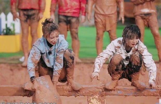 嘉宾 《跑男》泥潭游戏:baby2次被袭击正脸,宋雨琦满嘴都是泥