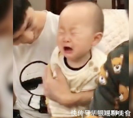 小宝宝|全家人准备吃饭,宝妈和宝宝的互动,一家人笑翻:吃货一枚。