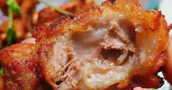 蒜香排骨，香喷喷，特别适合午餐，是下饭神器