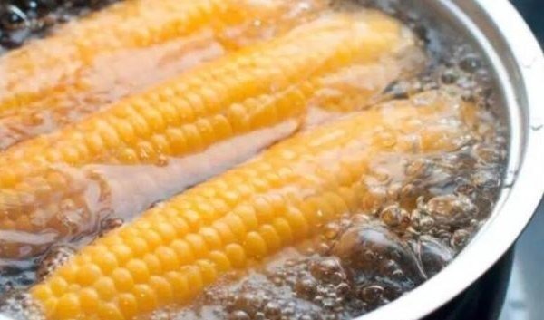 煮玉米的水特“值钱”,别倒掉了厉害用途大多人不晓得,学学吧