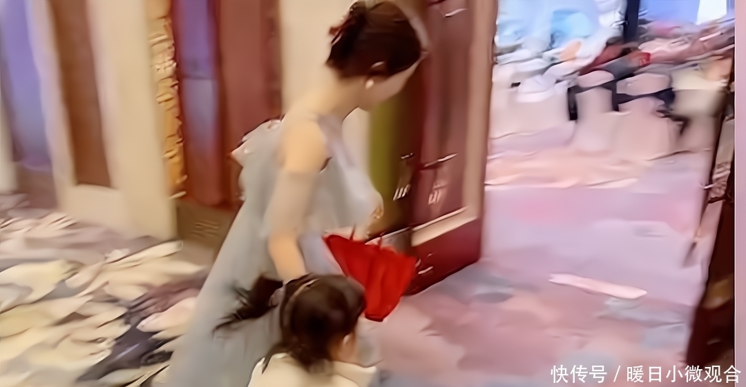 妈妈去当伴娘,让女儿叫自己“姐姐”,老公:你想给她换个爸?