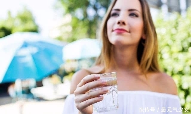 白开水|白开水是免费的“长寿药”,但是这2个时间段尽量别喝,了解一下