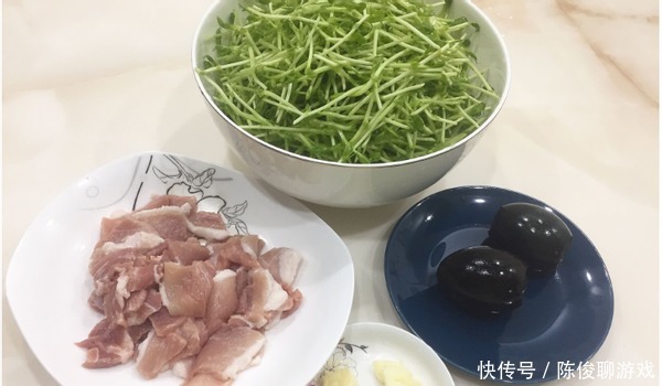 越吃越瘦的一道菜,5块钱做一大盘,春天减肥可要多吃