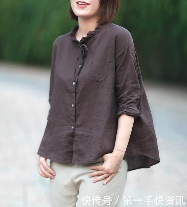  条纹衬衫|女人到了45岁，别打扮太俗！看奔四奔五今秋流行这么穿，气质优雅