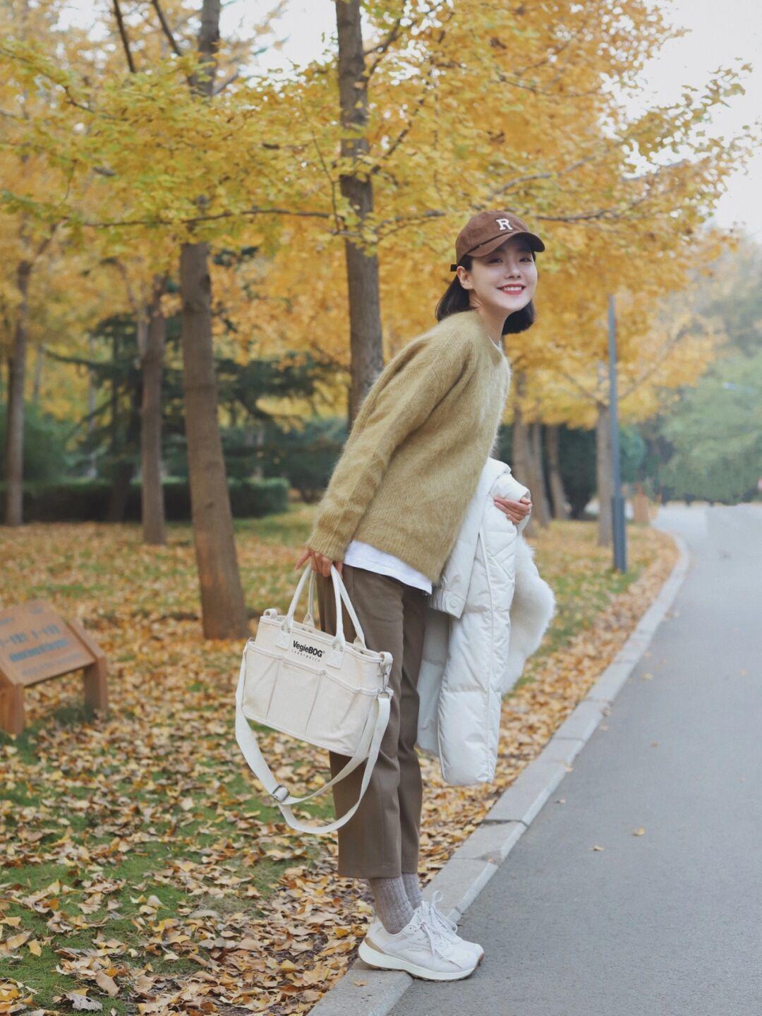 搭配|入春毛衣“买精不买多”,学会这样穿,大家都能变成时髦精