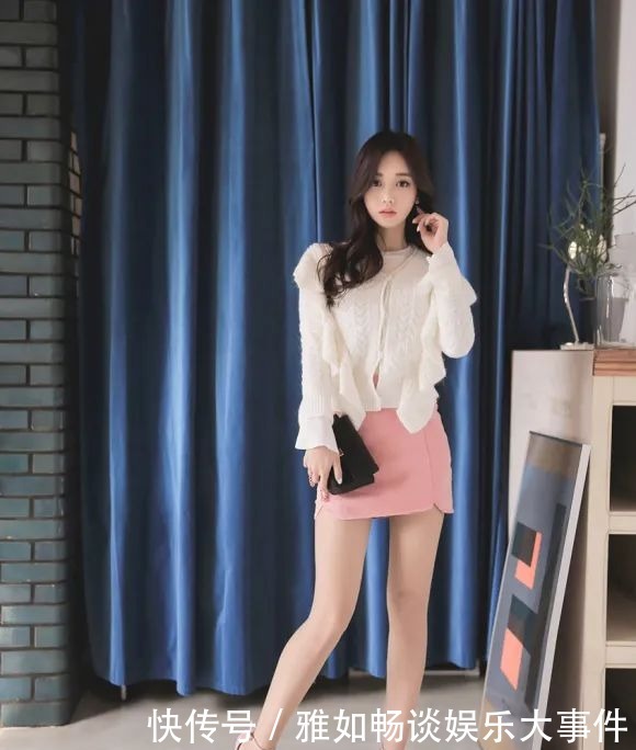 美图欣赏：孙允珠，牛奶色镂空荷叶乖巧针织开衫