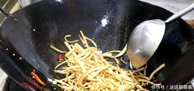 这才是杏鲍菇最好吃的做法,出锅拿肉都不换,连吃一周也不腻