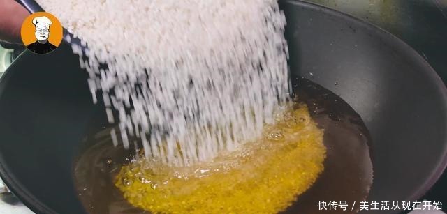  把1碗大米倒进油锅，没想到这么美味，每天吃都不腻，做法超简单