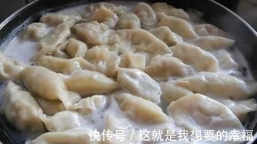 素饺子|煮饺子时清水里加两物，饺子不破皮、不粘锅、Q弹每家厨房都有