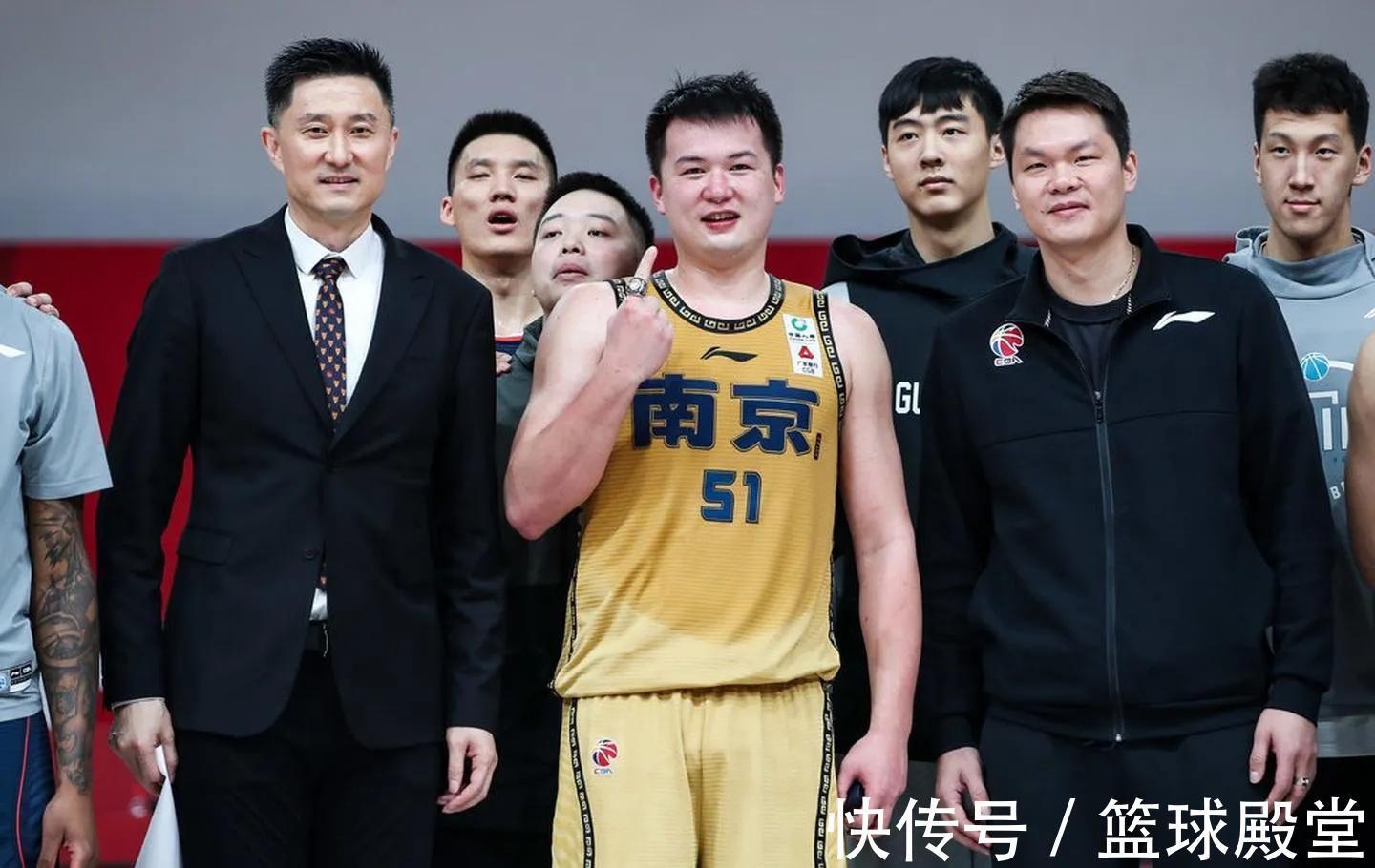 主帅|4消息!小胡徐杰专访,万圣伟离赛区,辽青训主帅离队,杜锋变阵