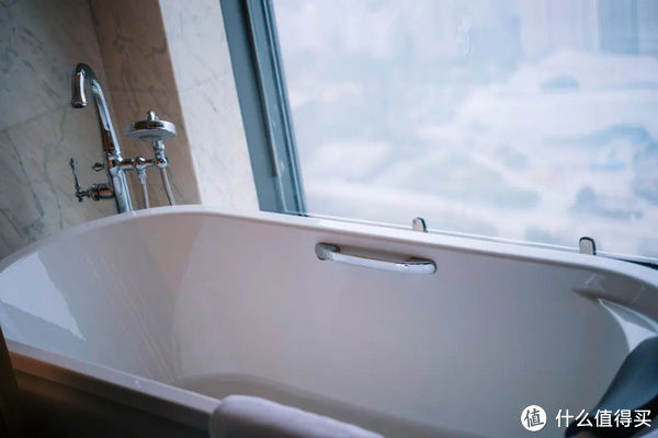 玫瑰|旅行其实很简单 篇九百八十七：入住送粉色玫瑰，整家酒店都是Pink！Pink！Pink！