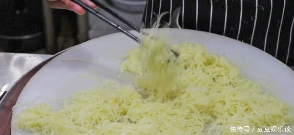 鸡蛋|土豆丝里打2鸡蛋,没想到这么好吃,我家隔天就想吃,出锅被抢光
