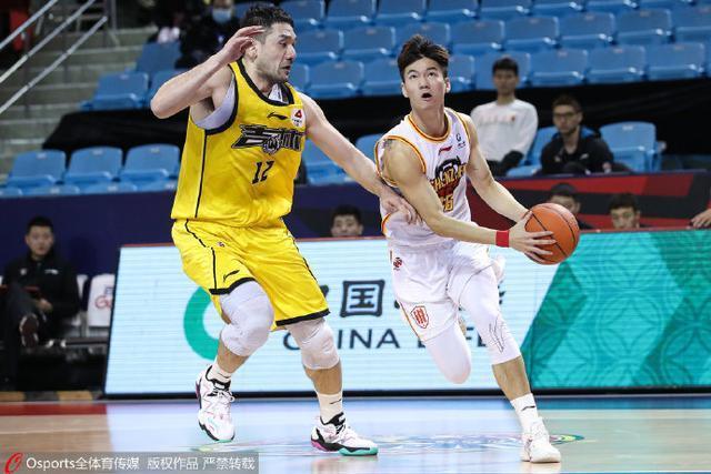 琼斯|狂轰49+10+5!CBA超级外援KO广东黑马,实力证明,虎王续约很明智