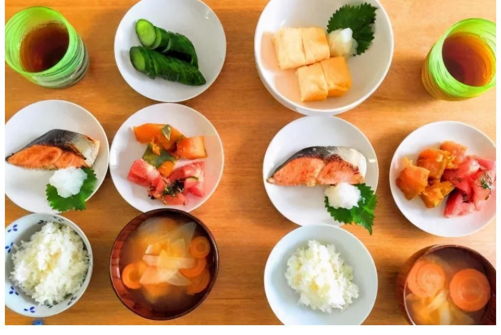 老人|日本晚餐吃什么？老人晒出的“极简晚餐”，中国网友：值得深思！