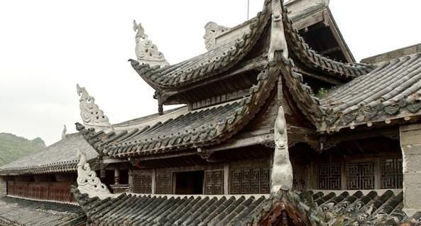 悬浮|中国一建在悬崖的古寺，长得像城堡，却悬浮半空400年屹立不倒