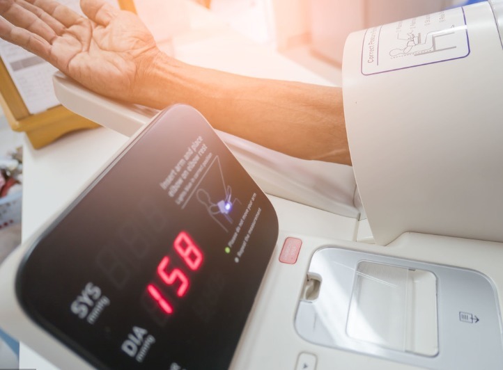 检查|经常头晕头痛，可能是脑供血不足了，3个检查劝你做一下