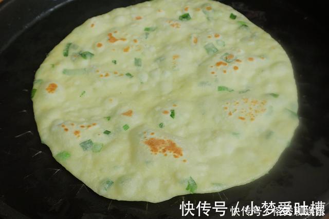 面粉|我家面粉从不蒸馒头，教你特色吃法，葱香味十足，家人都夸好吃