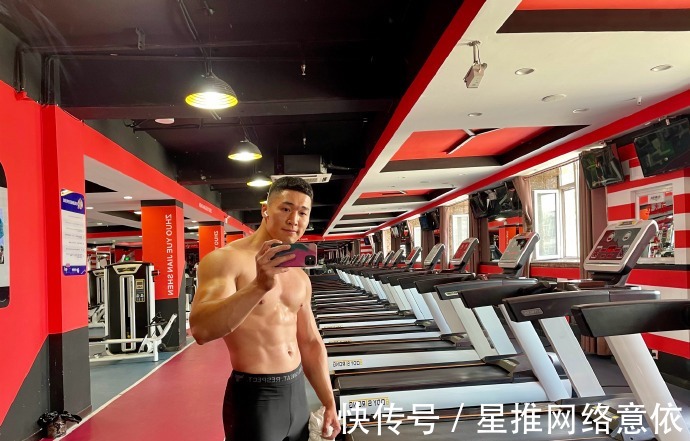 安全杠|麒麟臂堪比普通人大腿,人鱼线清晰可见,满身肌肉壮如牛!