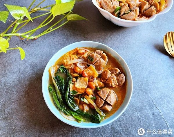 天冷，就爱这热乎乎的一锅，有肉有菜也有汤，好吃简单，过瘾极了