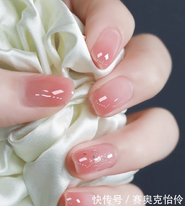 温柔可爱的果冻感美甲，拿图去做！