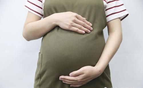 产科医生|孕妇去做产检，护士却拒绝检查，产科医生不指责反而夸赞做得好