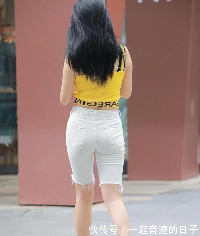 时髦 打底裤的穿着更显时髦漂亮,小巧的穿着让人爱不释手!