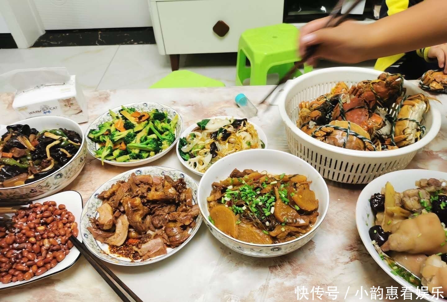 朋友圈|小姑子一家光临,弟妹做的8菜1汤在朋友圈火了,网友:真舍得