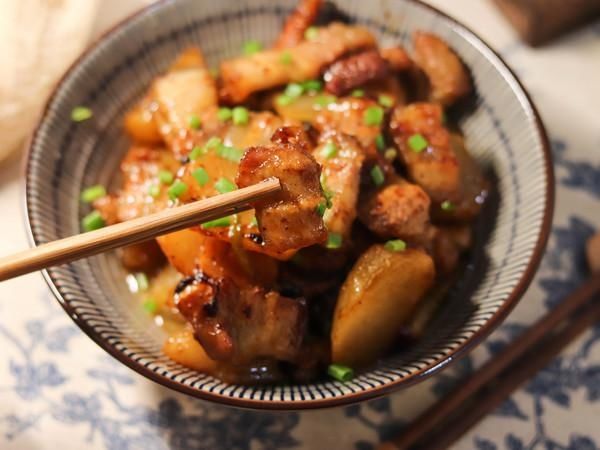 自从学会五花肉炖萝卜，我就不想再吃外卖了