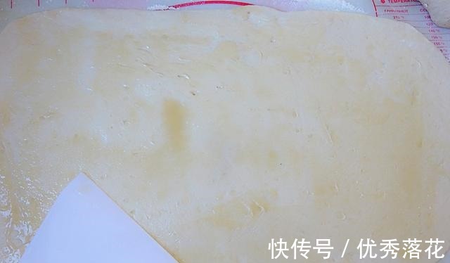 平底锅版的葱香烧饼,外酥里软又多层,按照这方法操作,一次成功!