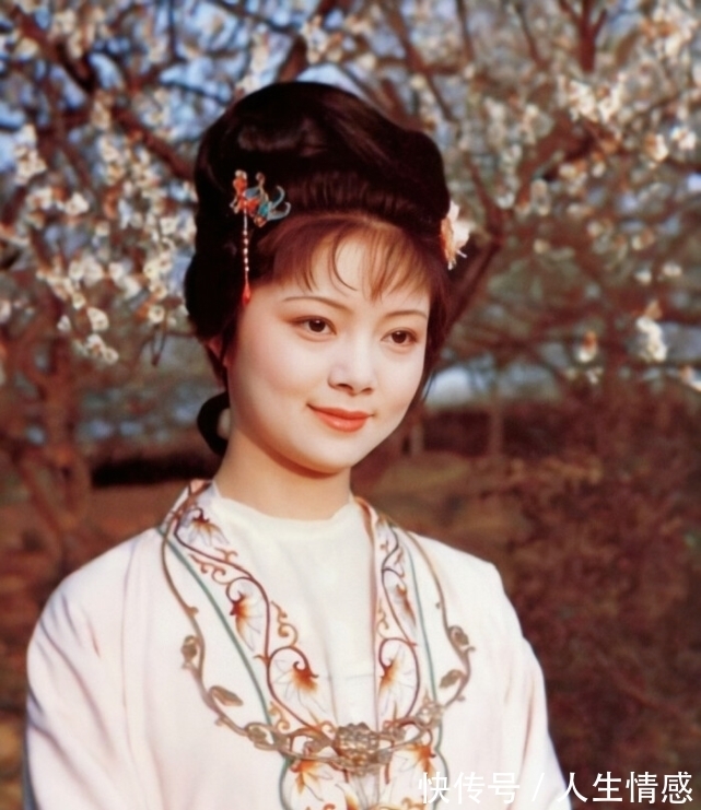 贾宝玉#曹雪芹用两个丫头的名字,说出自己对薛家的蔑视,笔触太辛辣!