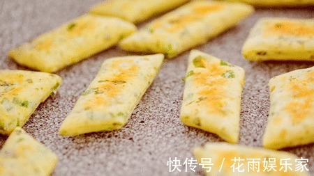 平底锅|一口平底锅就能做成的香葱小饼干，完全无添加，宝宝吃的更放心