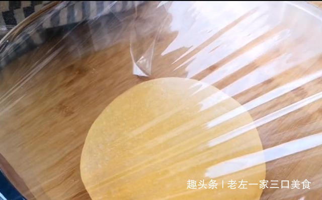 6个鸡蛋加一碗面粉,不用烤箱,不用油炸,简单一做,比吃肉还香