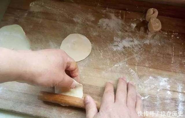水饺这样包,简直与众不同,好吃到爆,一上桌就被抢光了!