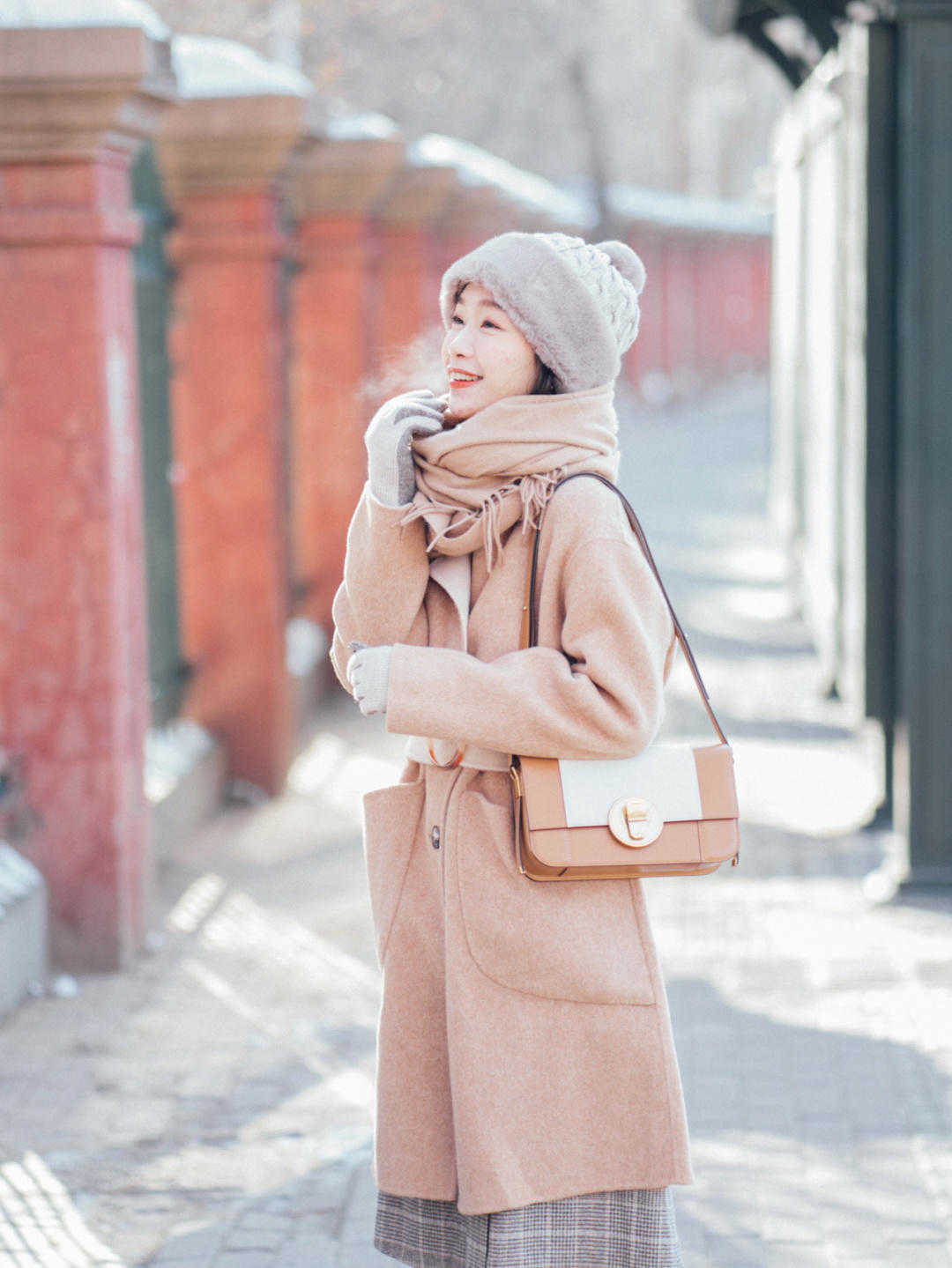 白裤子|最近又降温了,冬天大衣别老配打底裤,换种方式更保暖