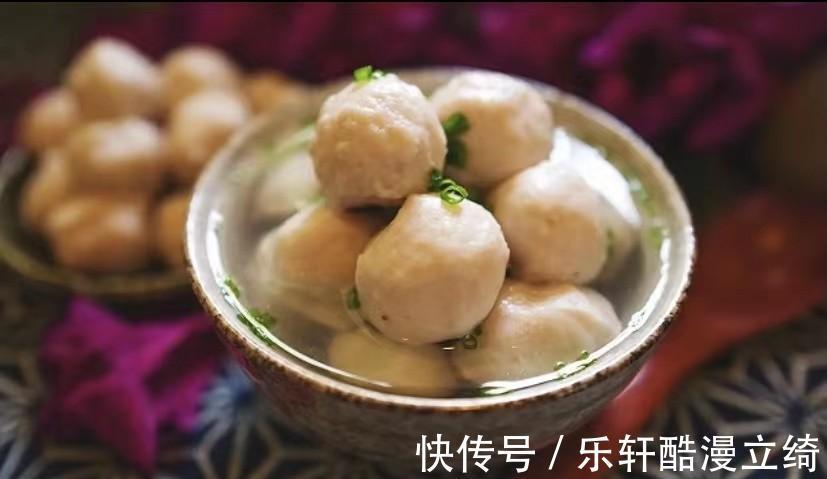 麻辣香锅|鲜香纯正的手工“鱼丸”做法，干净卫生，吃着放心