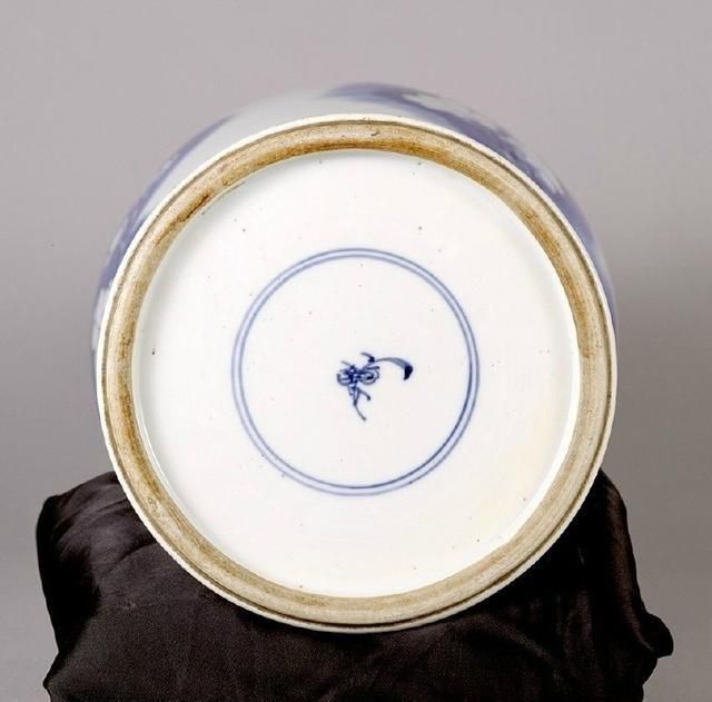 观音尊!不多见的康熙观音尊,造型拥有独特的美感,可惜民间真货并不多