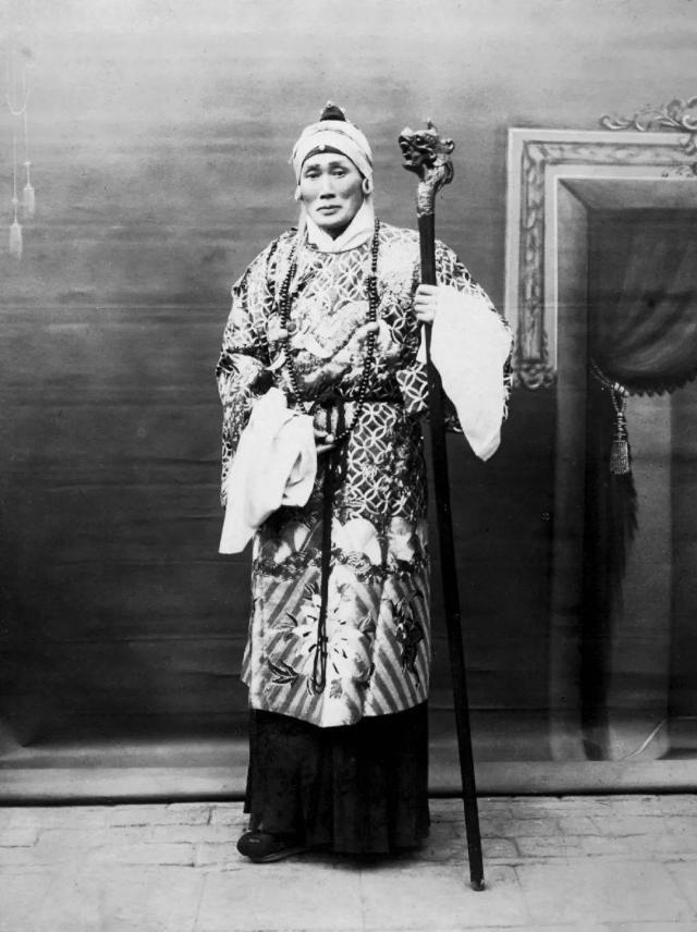 却说平剧“从前的艺人的习气断不可有,从前的艺人的操守却不可以没有”