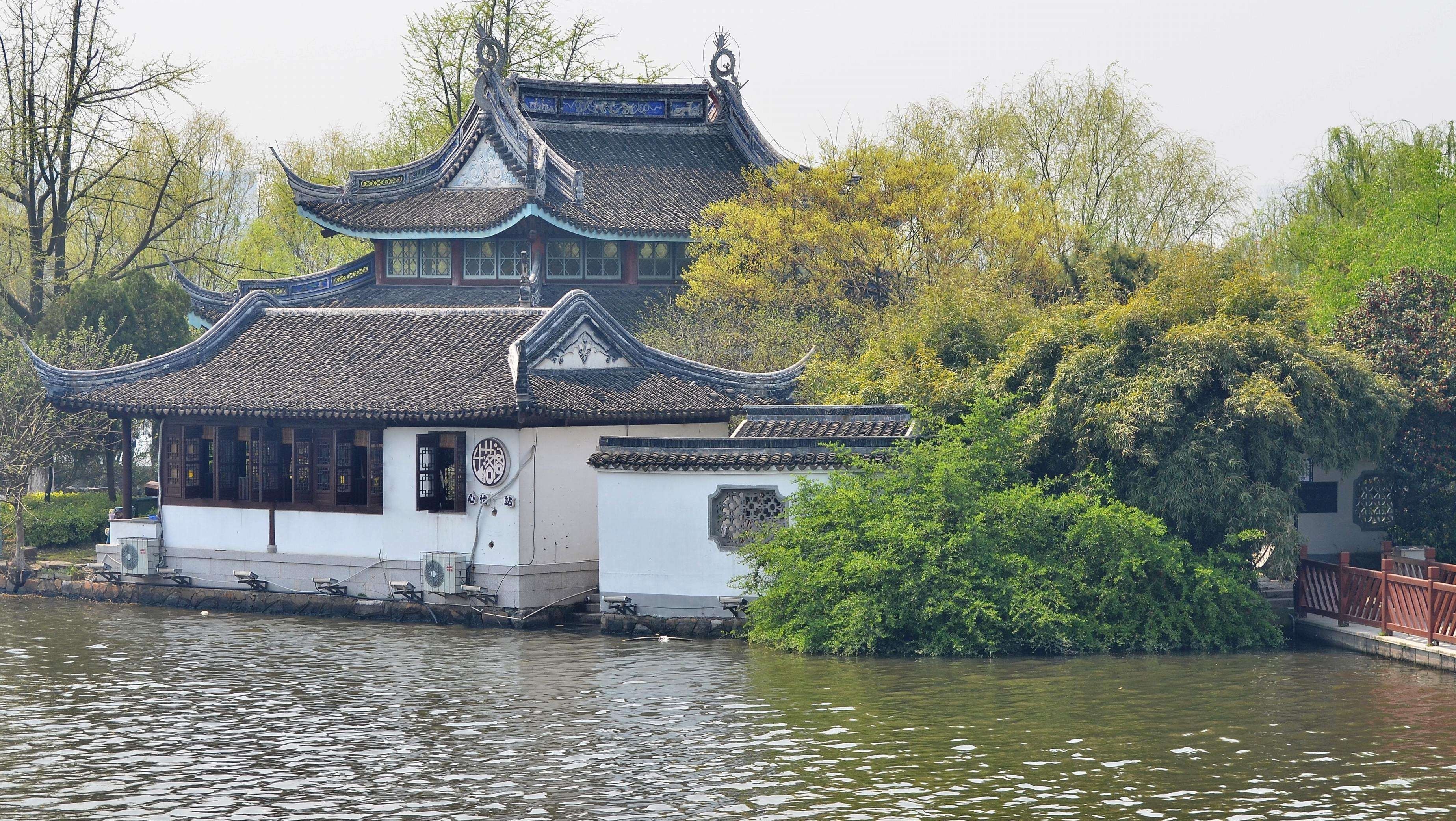 乾隆六下江南,每次均登临此楼,难道和他传说中的身世有关?