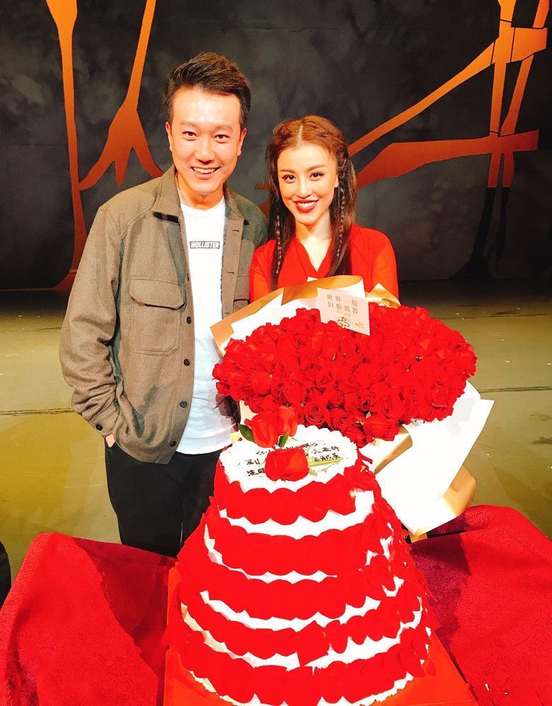 紧身衣|刘翔前女友素颜好漂亮,大长腿也很抢镜,但气质真不如吴莎清纯!