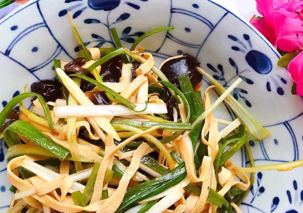 凉拌菜|夏天不能错过这道菜,豆腐皮和木耳搭配,简单拌一拌就上桌