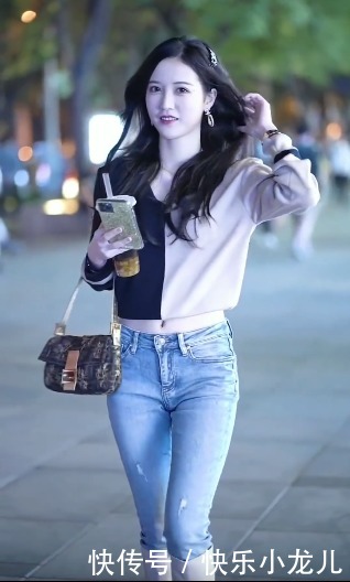 挥手|小姐姐太可爱了,不光跟我们比耶,走了还挥手拜拜